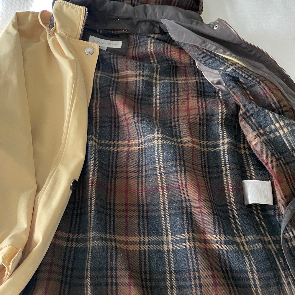 EUC Liz Claiborne All Weather jacket size medium